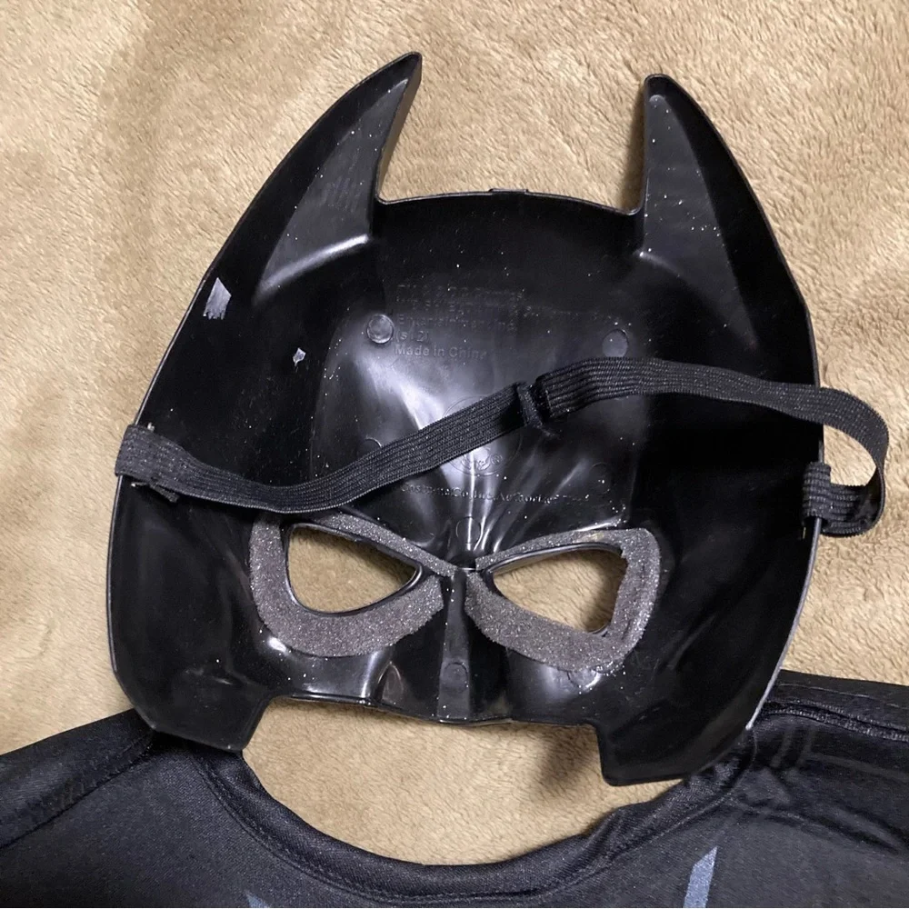 EUC The Dark Night Rises Batman Costume Youth L